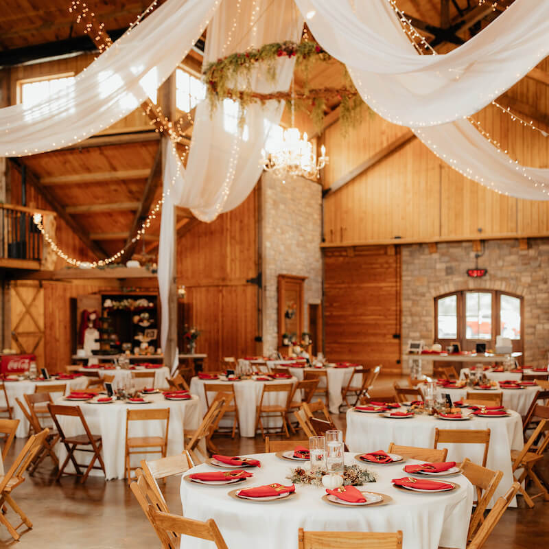 inside mighty oak lodge wedding venue in missouri<br />

